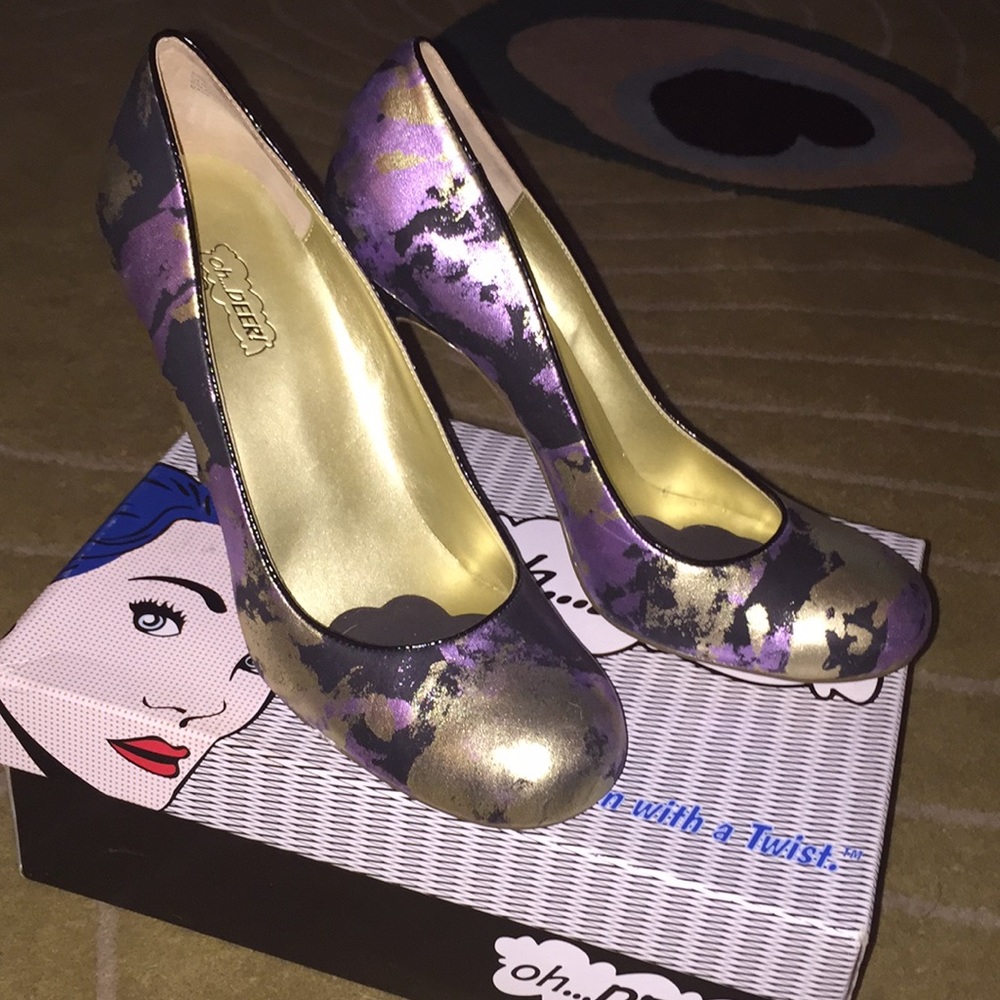 Metallic Multi-colored Pumps